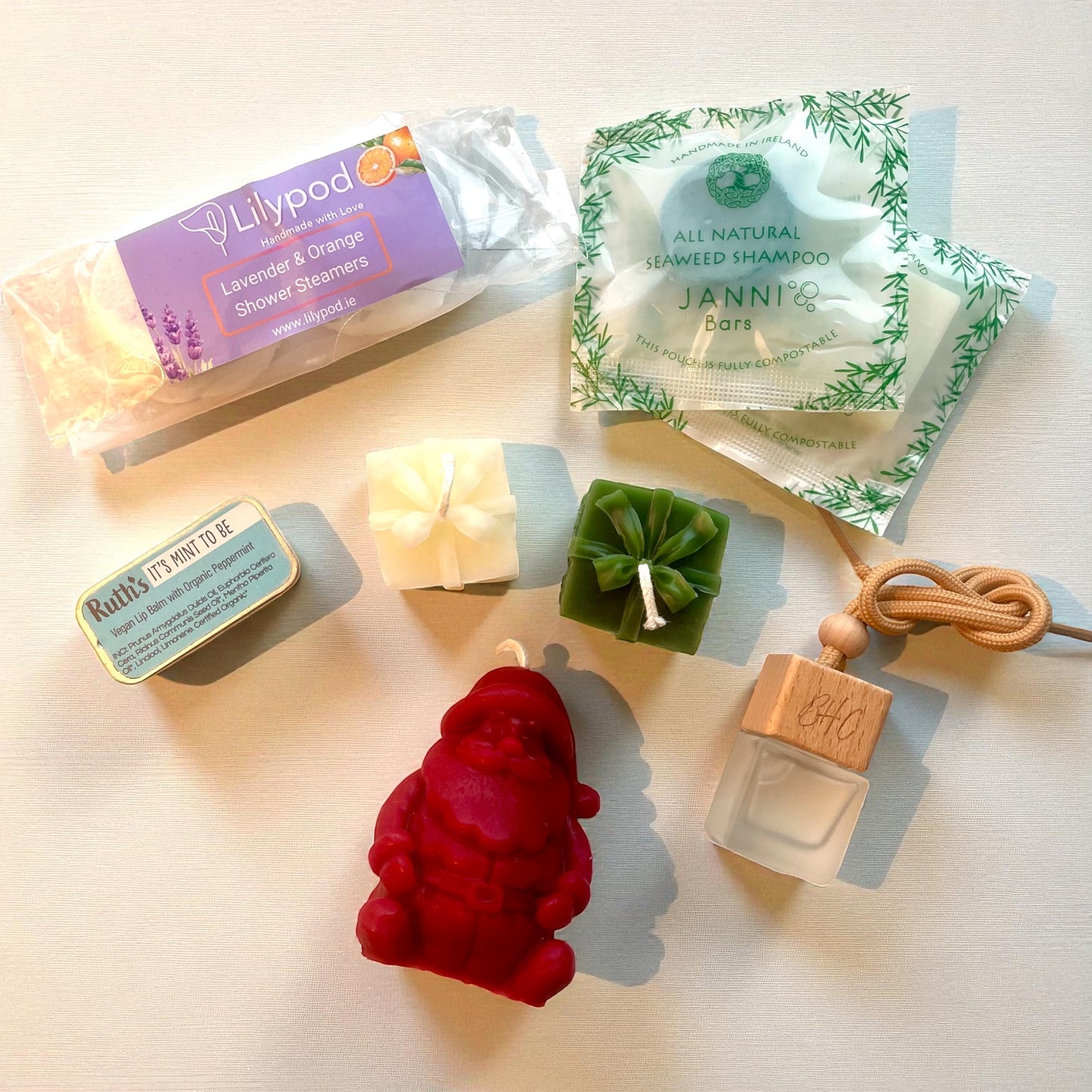 Luxury Christmas Crackers - Red Velvet