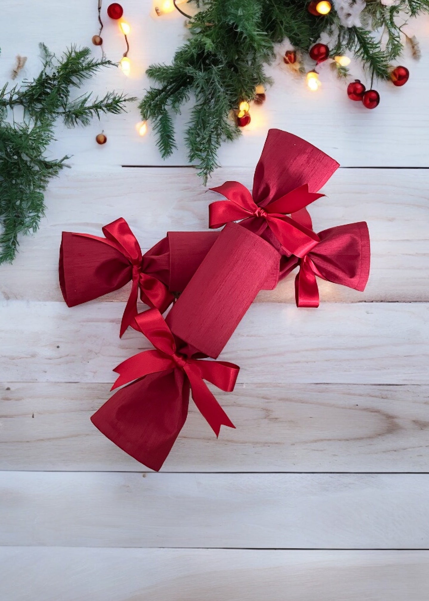 Luxury Christmas Crackers - Rudolf Red