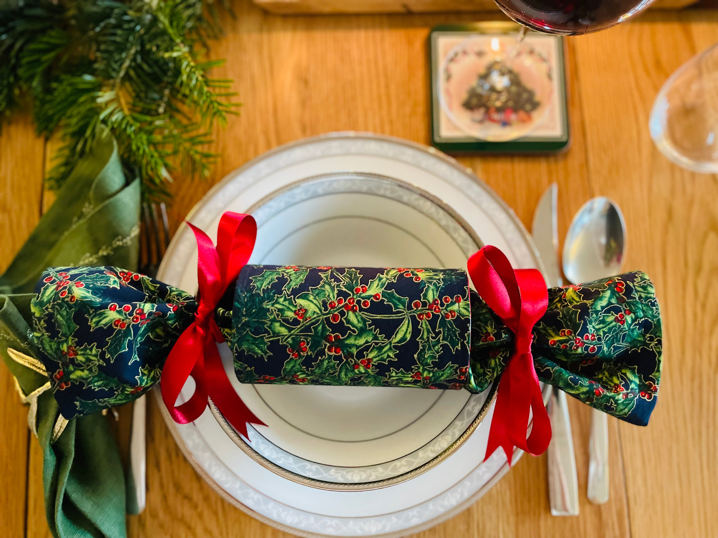 Luxury Christmas Crackers - Midnight Holly