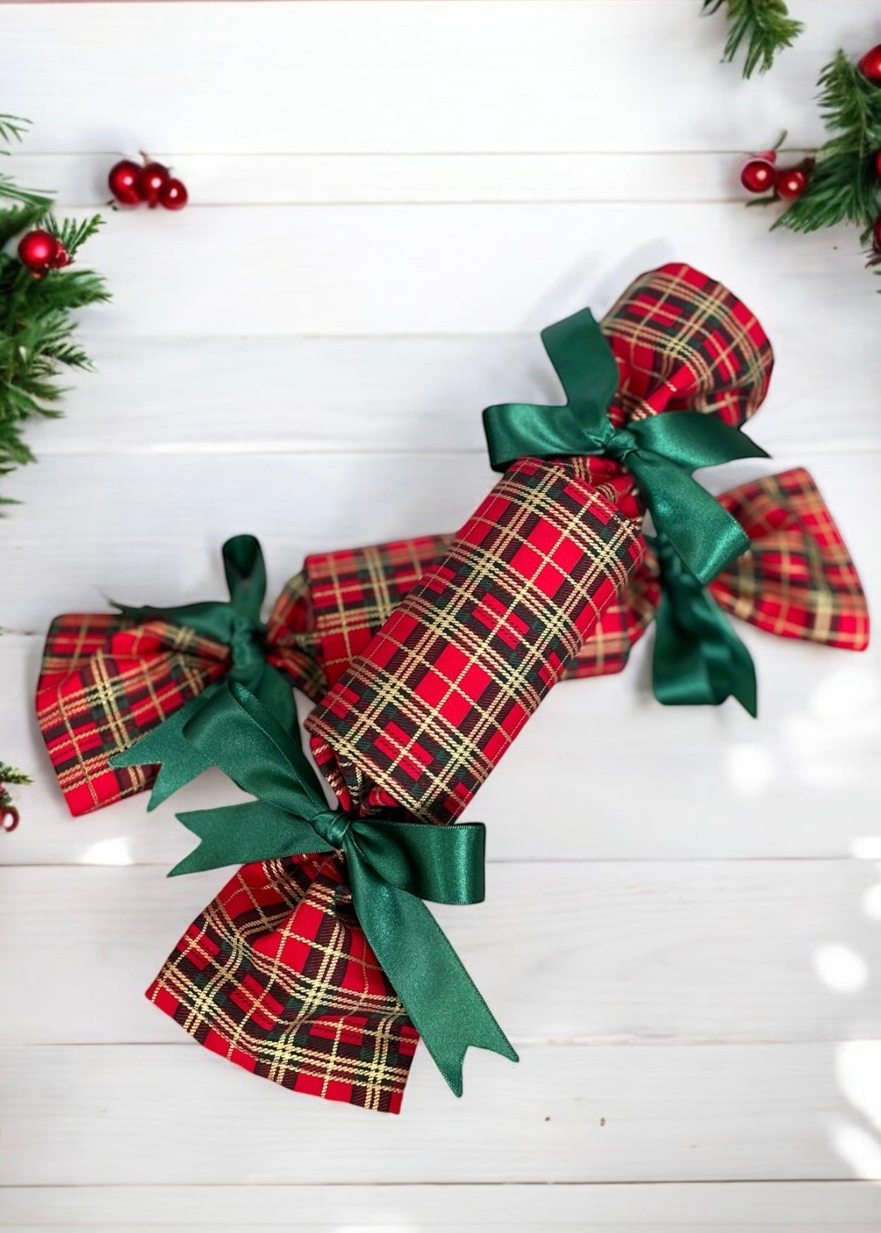 Luxury Christmas Crackers - Christmas Tartan Red