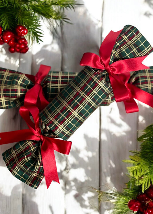 Luxury Christmas Crackers - Christmas Tartan Green