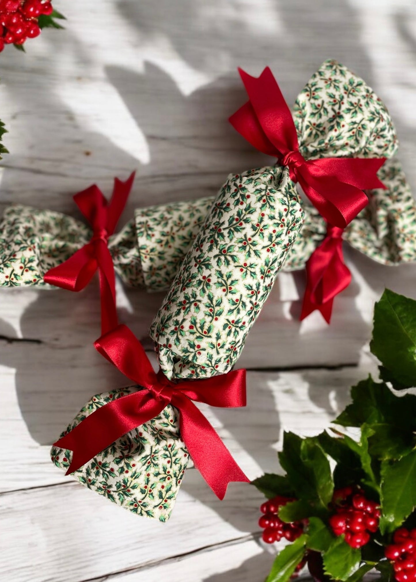 Luxury Christmas Crackers - Holly Berry Ivory