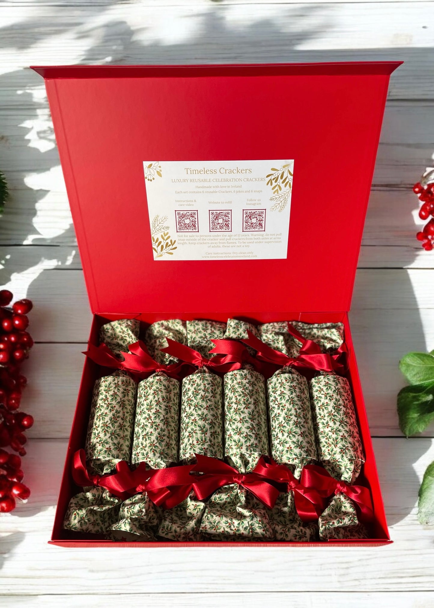 Luxury Christmas Crackers - Holly Berry Ivory