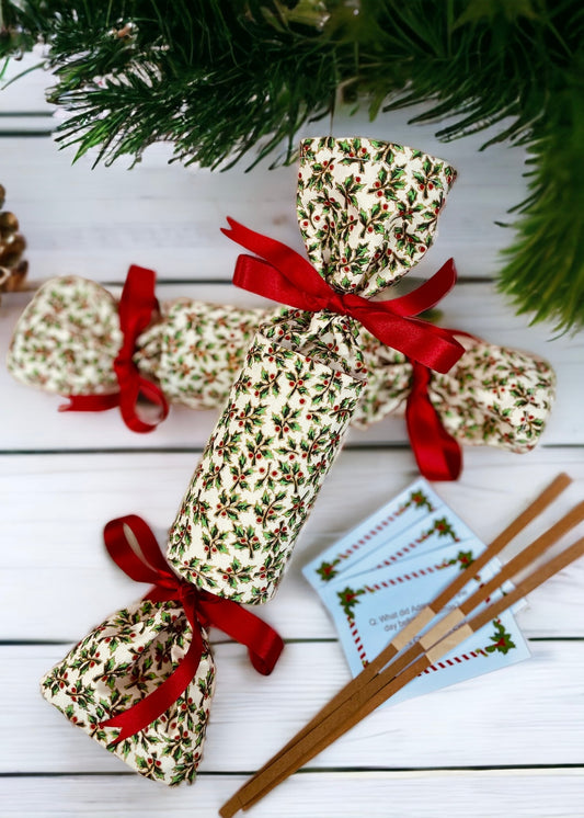 Luxury Christmas Crackers - Holly Berry Ivory