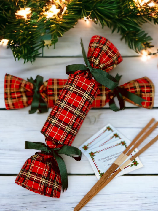 Luxury Christmas Crackers - Christmas Tartan Red