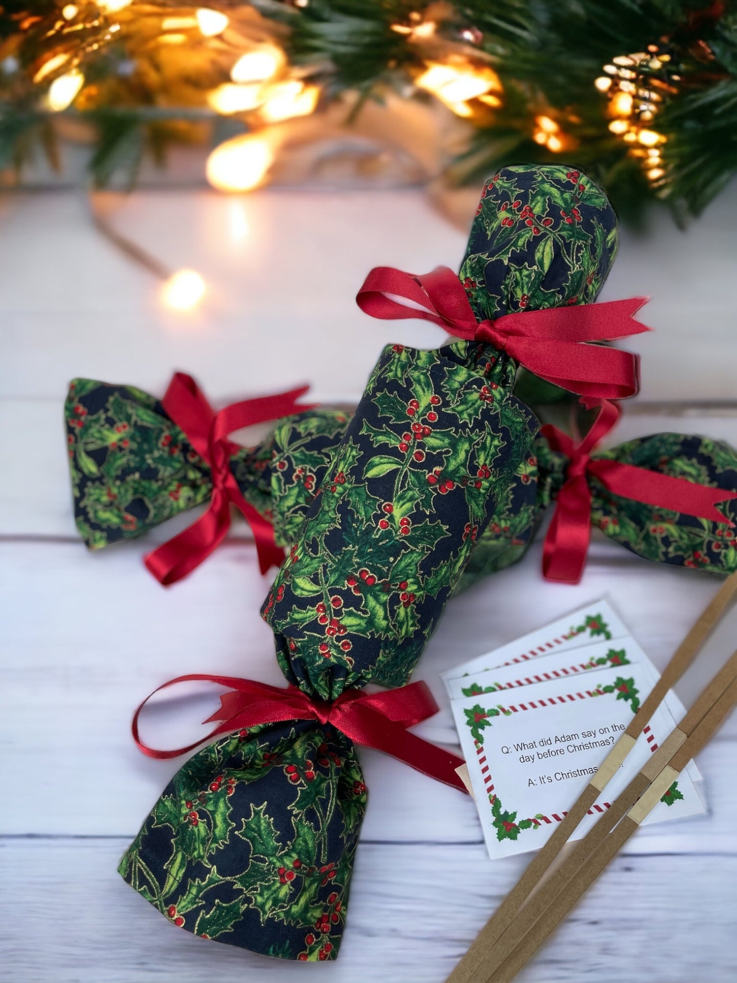 Luxury Christmas Crackers - Midnight Holly