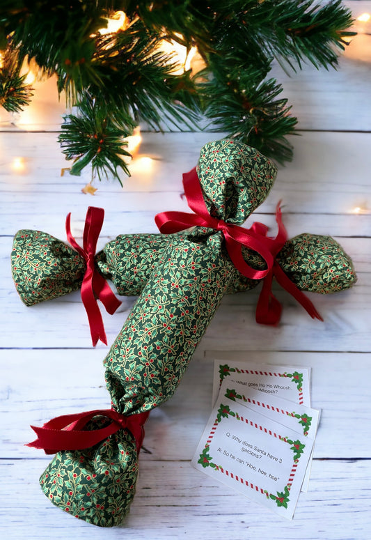 Luxury Christmas Crackers - Holly Berry Green