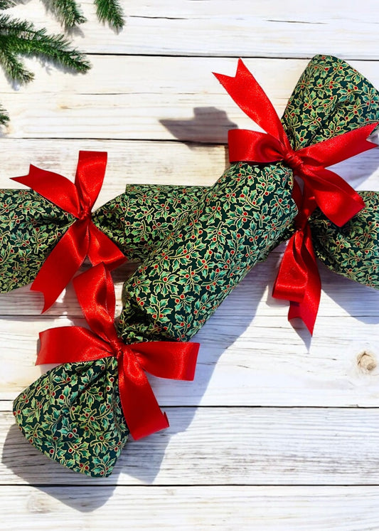 Luxury Christmas Crackers - Holly Berry Green